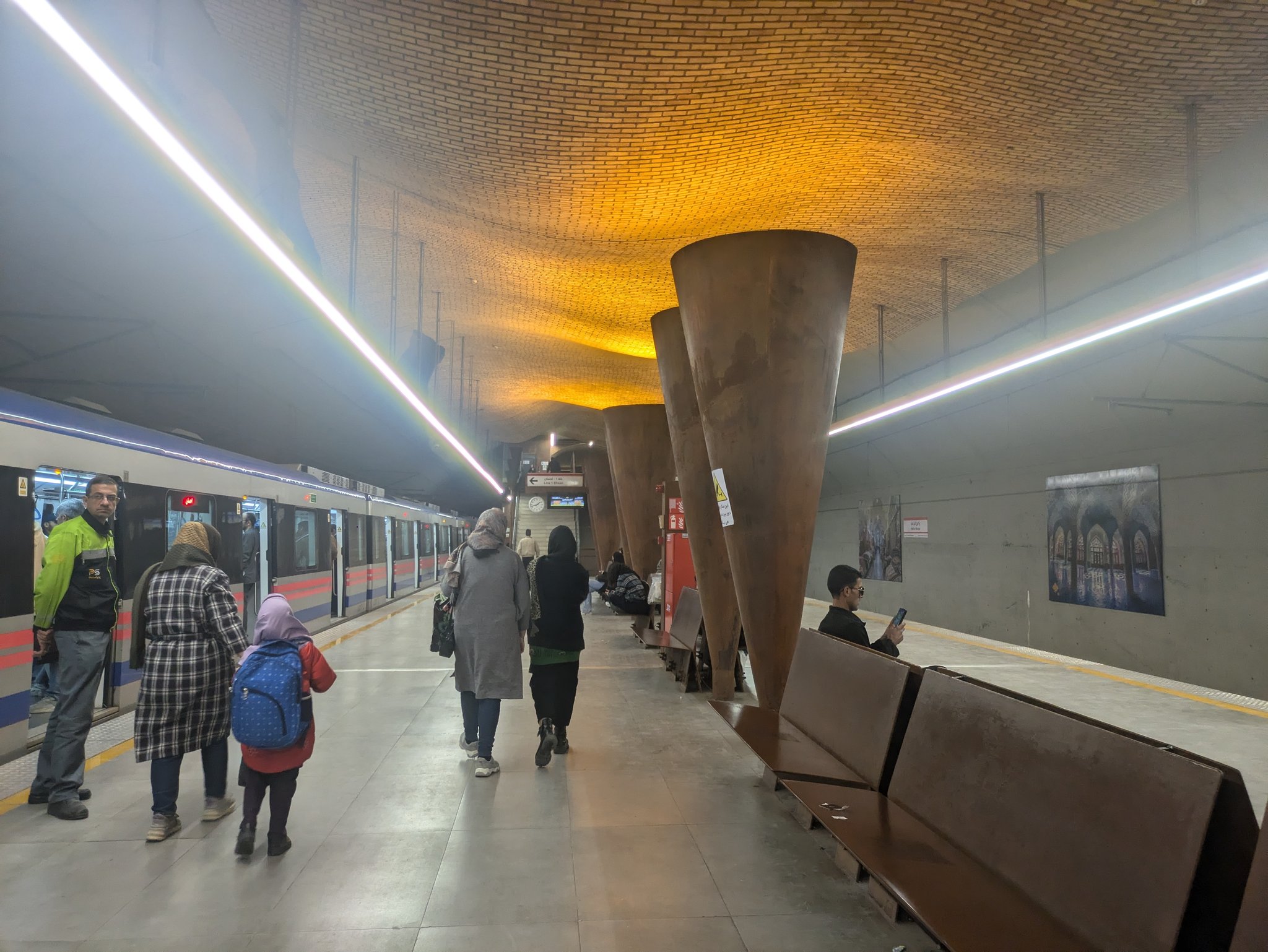 シーラーズの地下鉄の駅