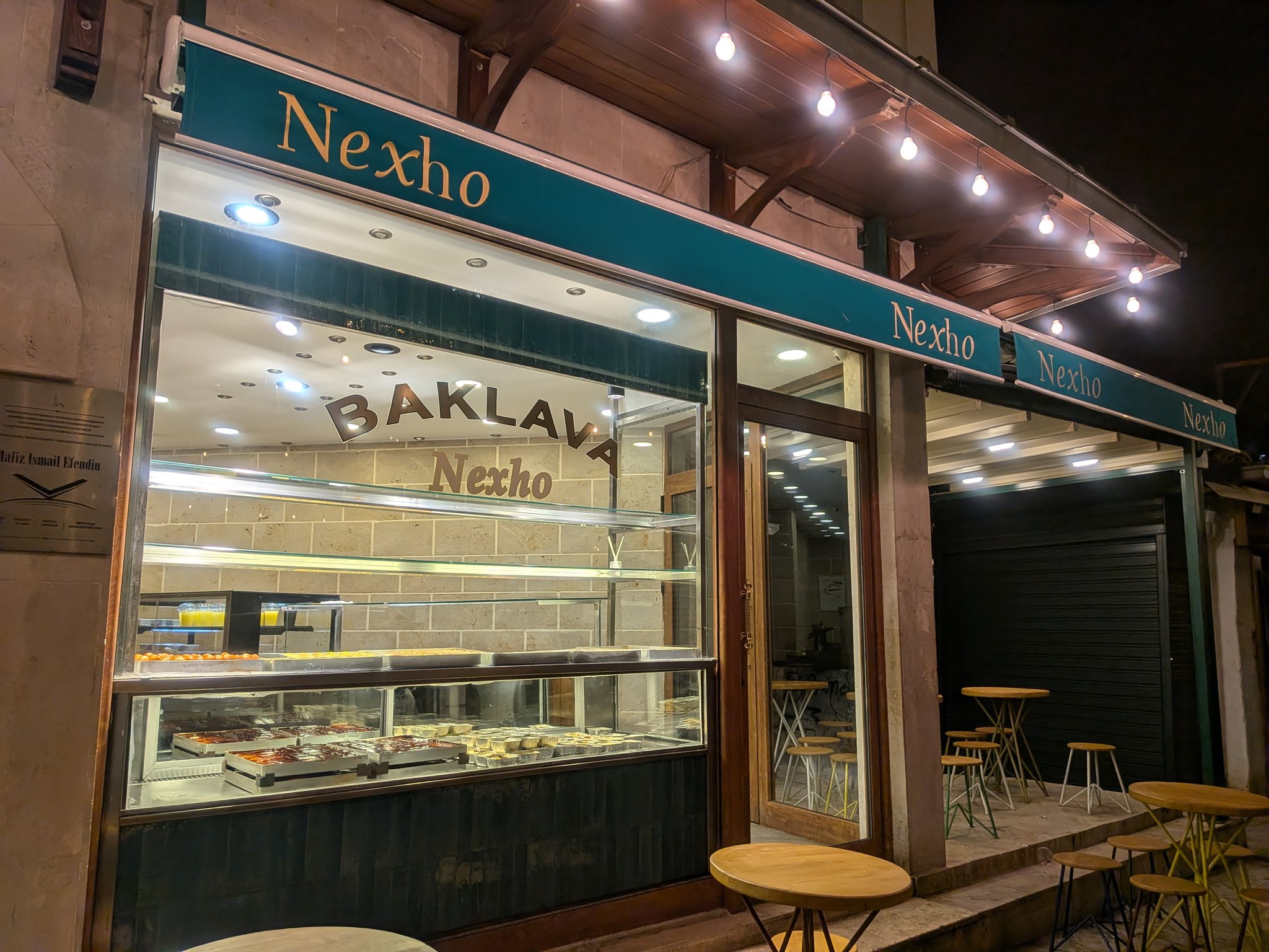 スコピエの旧市街のバクラヴァ屋
