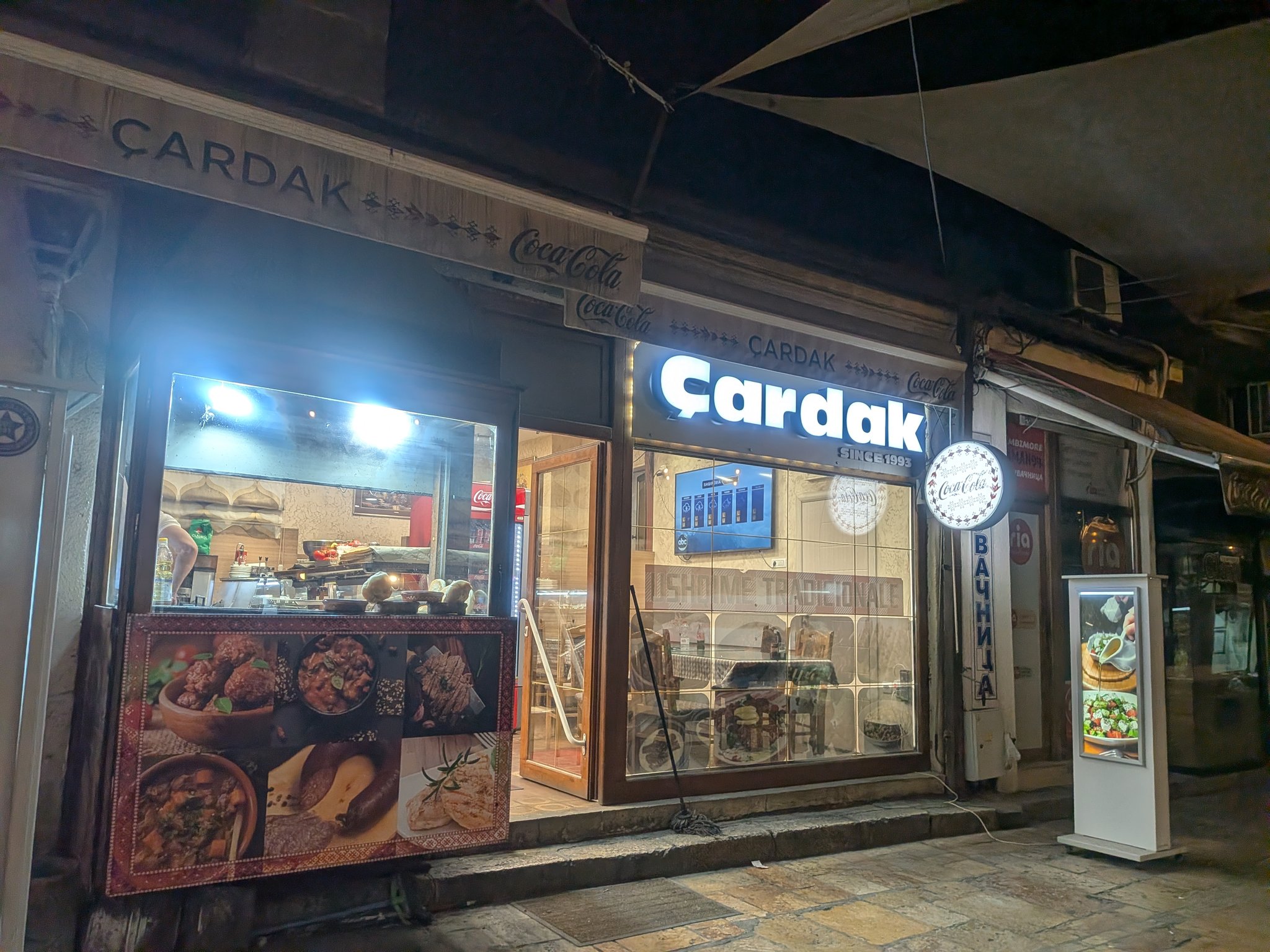スコピエの旧市街のレストラン Čardak