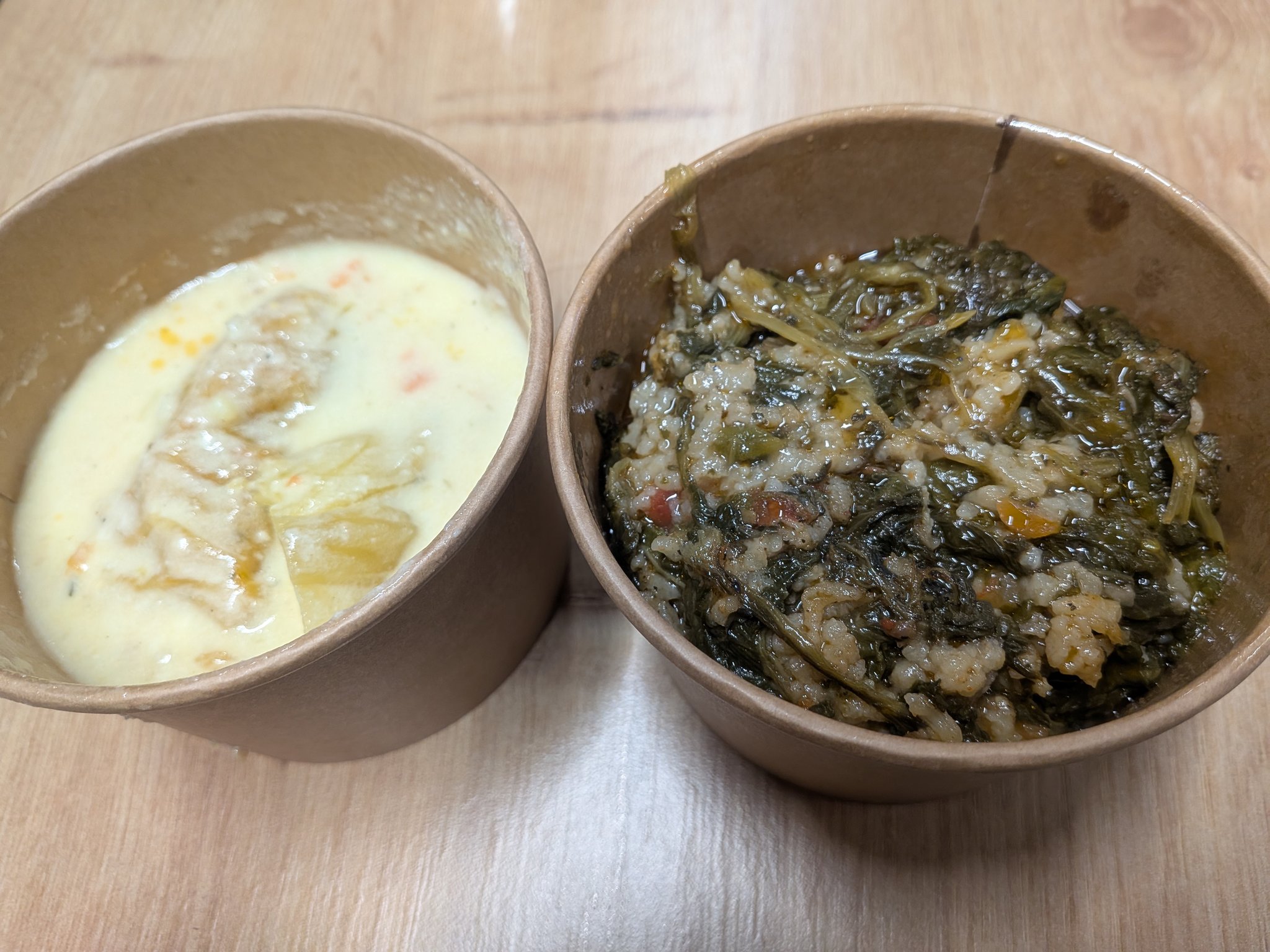 中央ソフィア市場のフードコートの料理