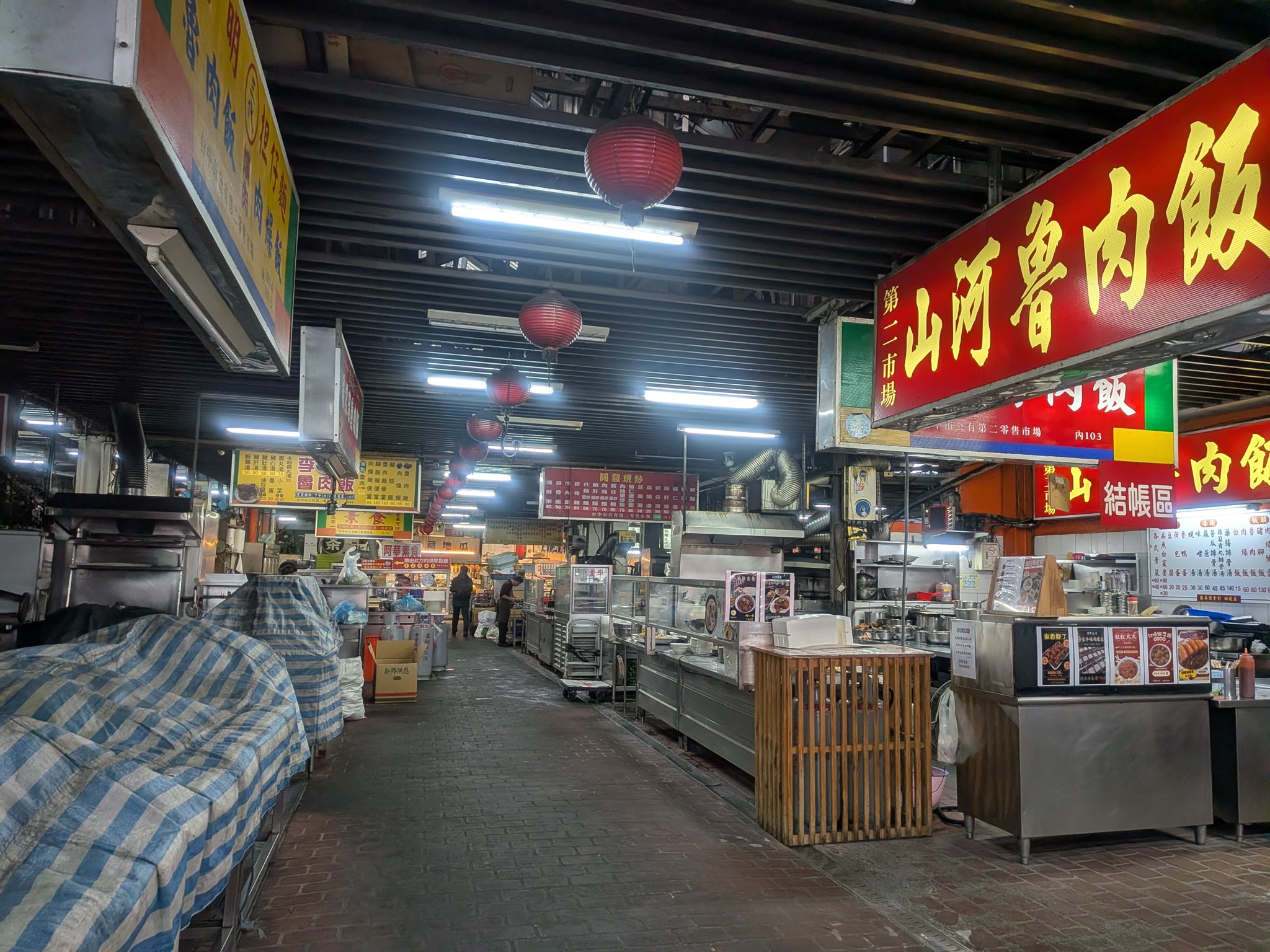 台中第二市場の山河魯肉飯