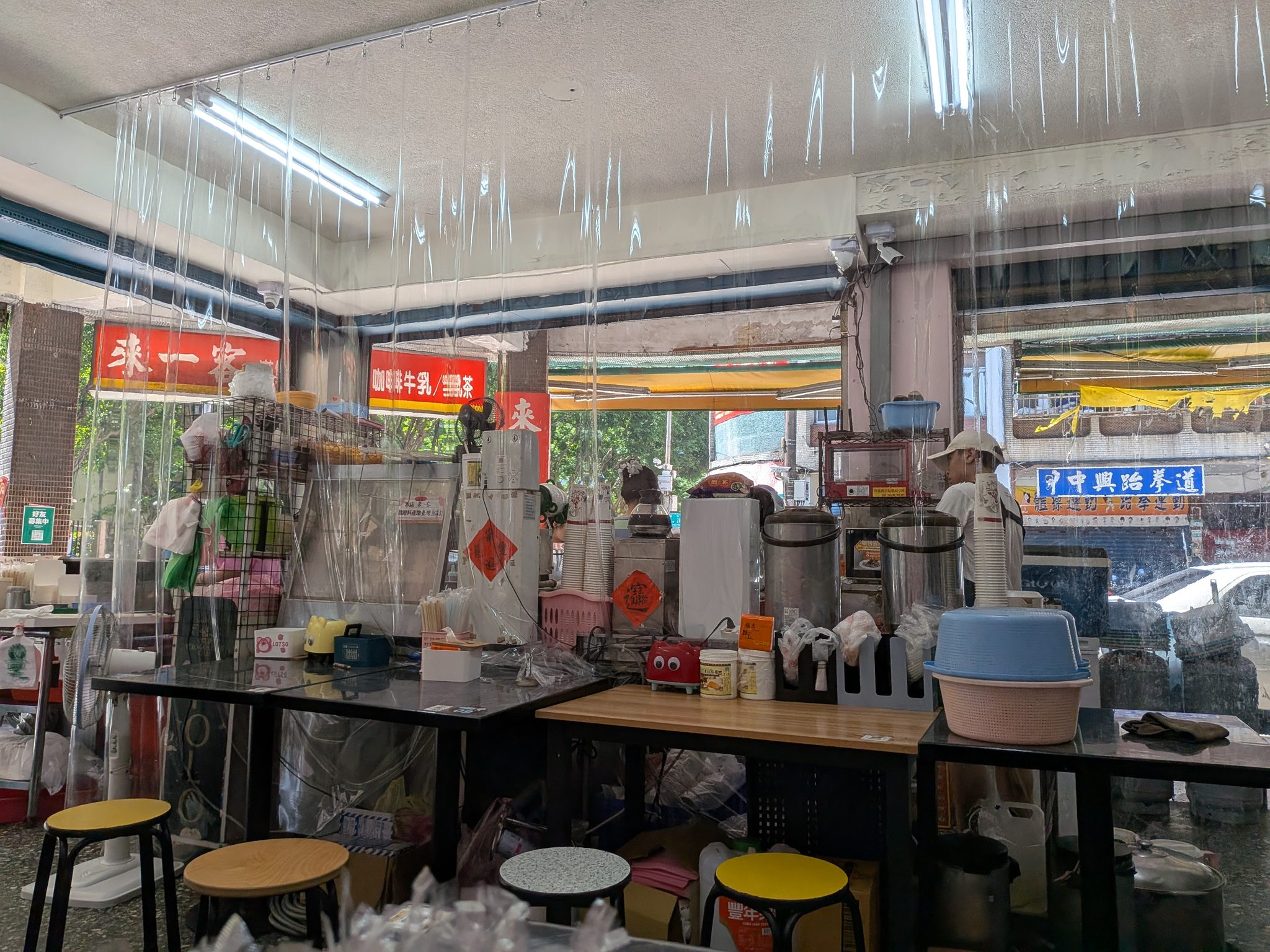 南港の朝食屋「来ㄧ客早餐」の店内